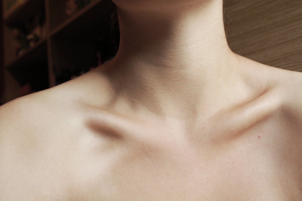 coller bone,