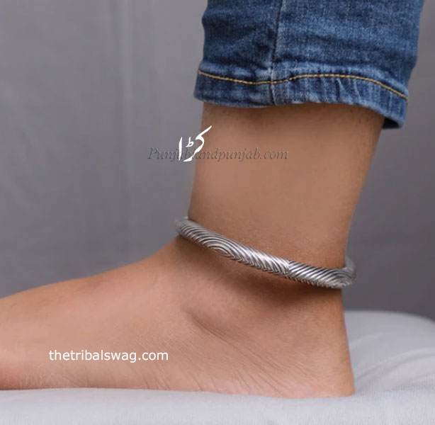 Traditional Ornaments of Punjab,Jewellery,jewelry,zaiwar,زیور, ,گہنا,بُھوکھن,النکار,ٹُوم,ٹومب,ٹونب چھلا 
کڑا ,ਕਡ਼ਾ,kara,