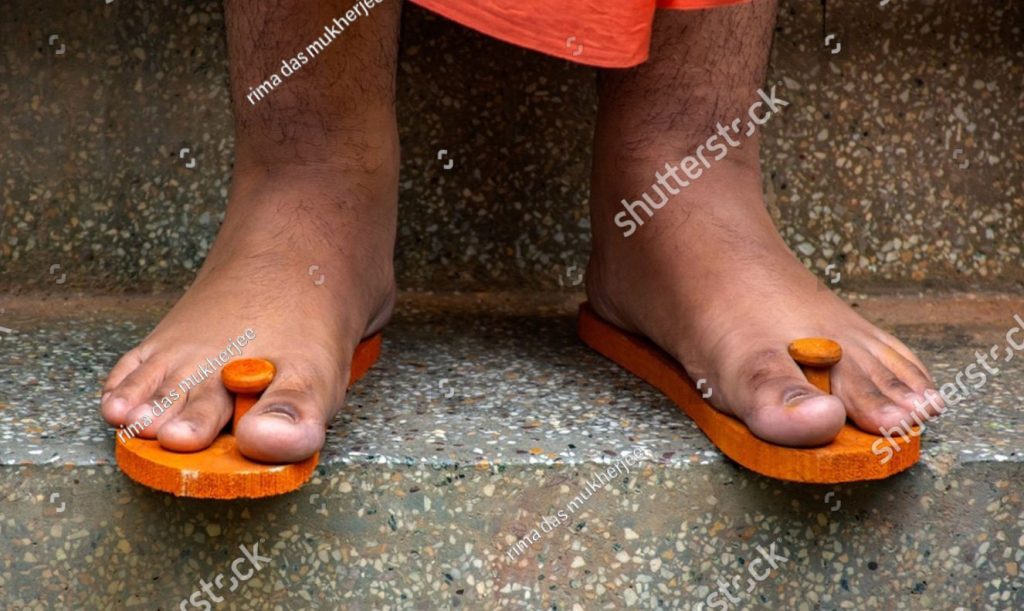 wooden sandals, khhaRaaoN, khhaRaawaaN,  ਖੜਾਵਾਂ, کھڑاںو  ,کھڑاں , کھڑاؤں, ,کھڑاواں,   , کھڑانواں ,کھڑاویں